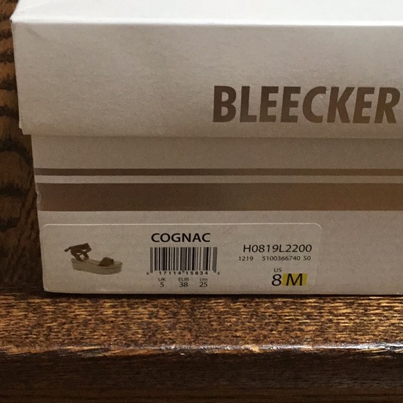 Becker & Bond Platform Sandals - Picture 9 of 9